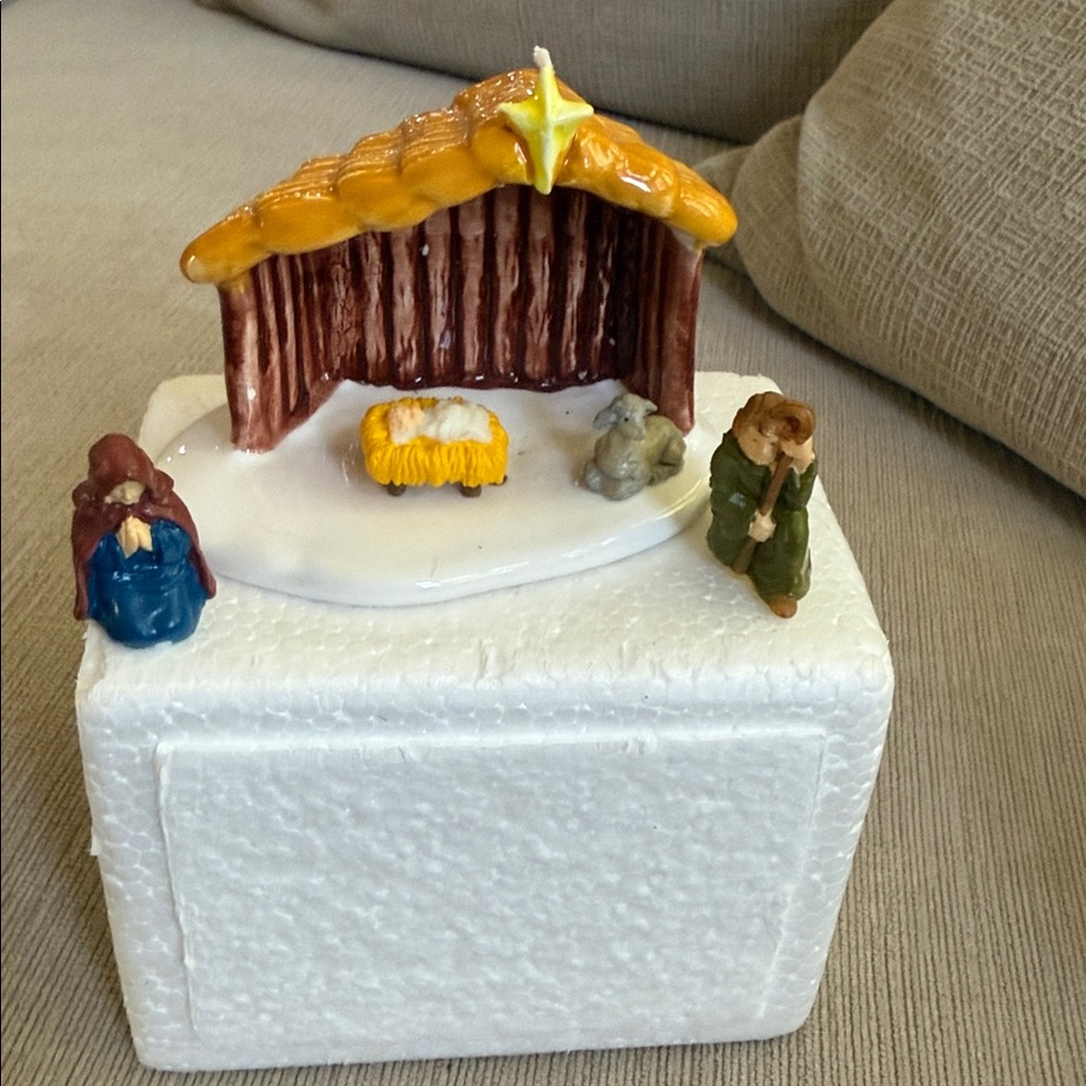 DEPARTMENT 56 THE NATIVITY SCENE 51357 The Snow Village - Picture 2 of 4